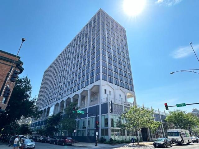 2 bedroom, Chicago IL 60613 105058438