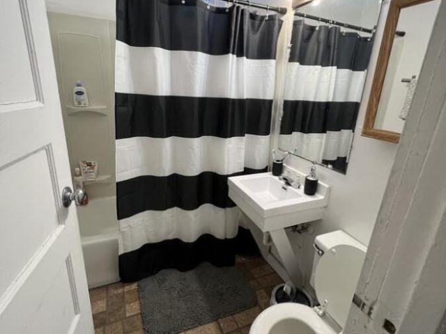 2 bedroom, Chicago IL 60613 105322139