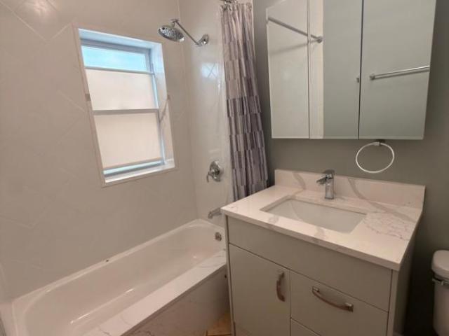 2 bedroom, Chicago IL 60618 105735753