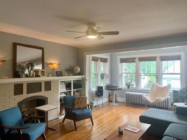 2 bedroom, Chicago IL 60625 105672095