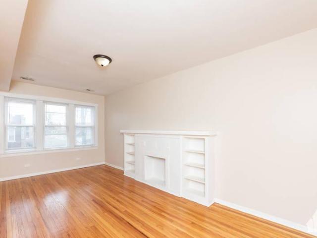 2 bedroom, Chicago IL 60625 105703340