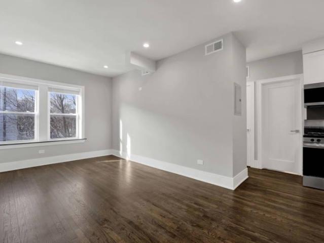 2 bedroom, Chicago IL 60626 104066812