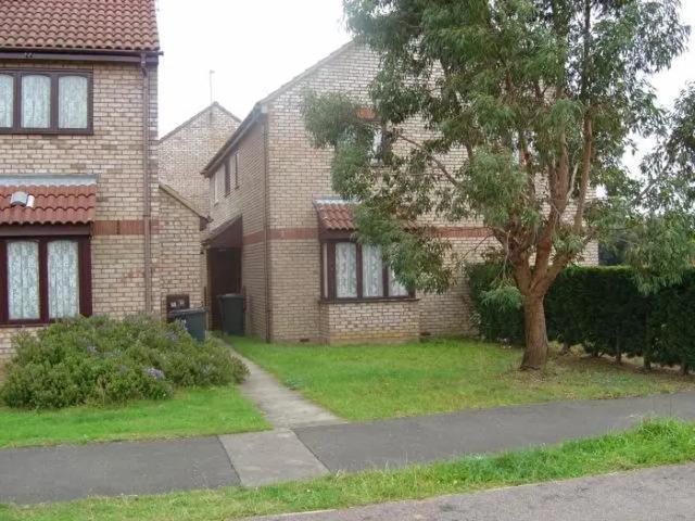 2 Bedroom Cluster House To Rent In Senwick Drive, Wellingborough, NN8