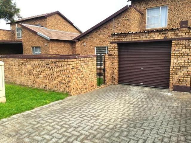 2 Bedroom Cluster in Honey Park