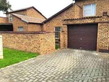 2 Bedroom Cluster in Honey Park