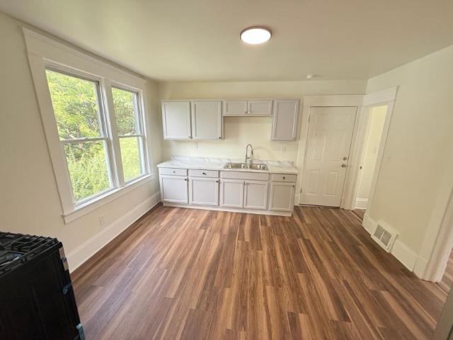 2 bedroom, Cleveland OH 44105 105670477
