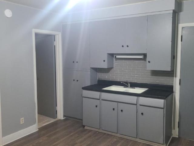 2 bedroom, Cleveland OH 44105 105779827