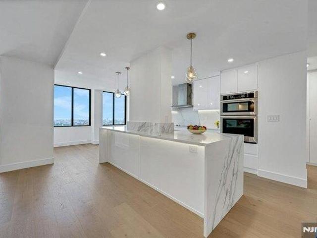 2 bedroom, Cliffside Park NJ 07010 105443264