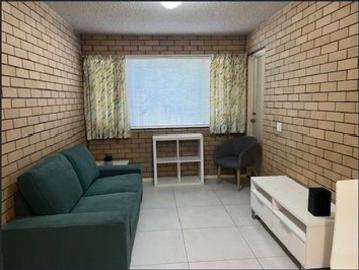 2 Bedroom close to Indooropilly Shops & Train Station