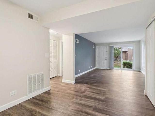 2 bedroom, Crystal Lake IL 60014 LS105665548