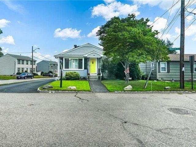 2 bedroom, Cranston RI 02920 104851308