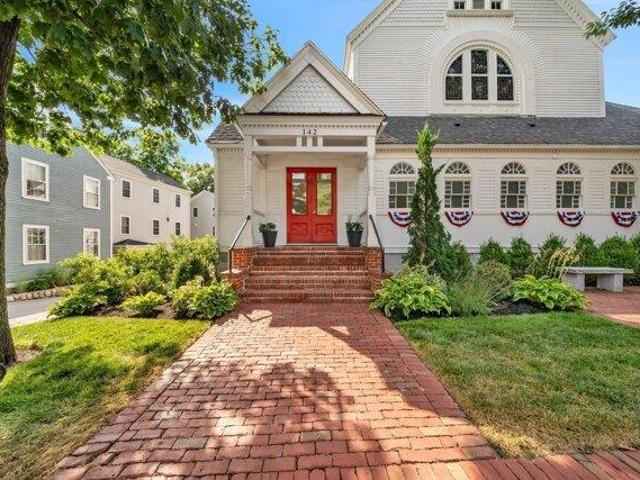 2 bedroom, Amesbury MA 01913 105494293
