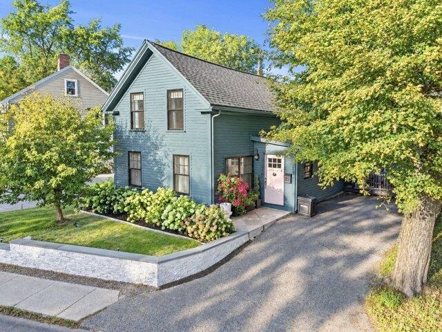 2 bedroom, Amesbury MA 01913 105532925