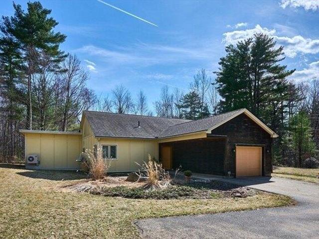 2 bedroom, Amherst MA 01002 105350205