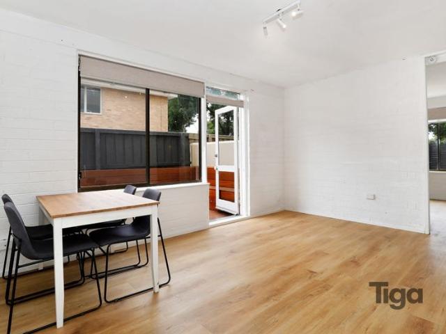 2 Bedroom and 1 Bathroom with Two Spacious Courtyards Available For Lease