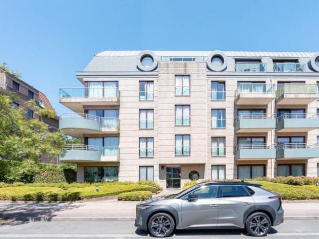2 bedroom and 2 bathroom apartment