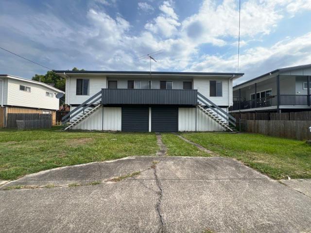 2 Bedroom Air Conditioned Duplex with Fully Fenced Yard