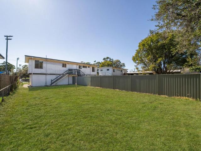 2 Bedroom Air Conditioned Duplex with Fully Fenced Yard