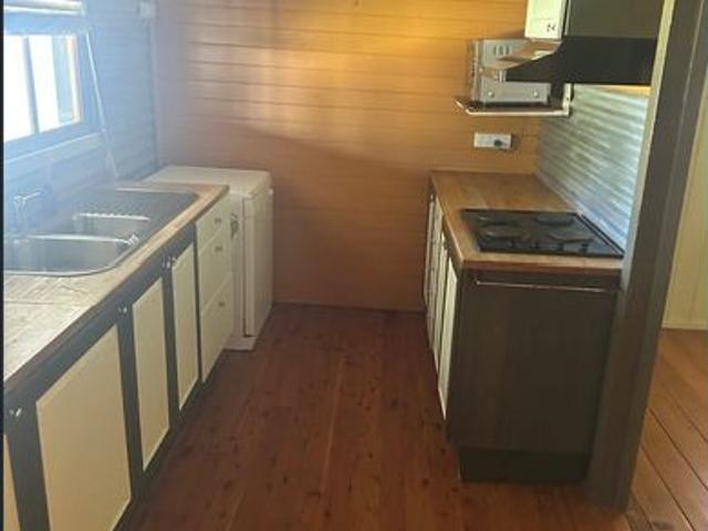 2 Bedroom Air conditioned Home on Large Allotment!
