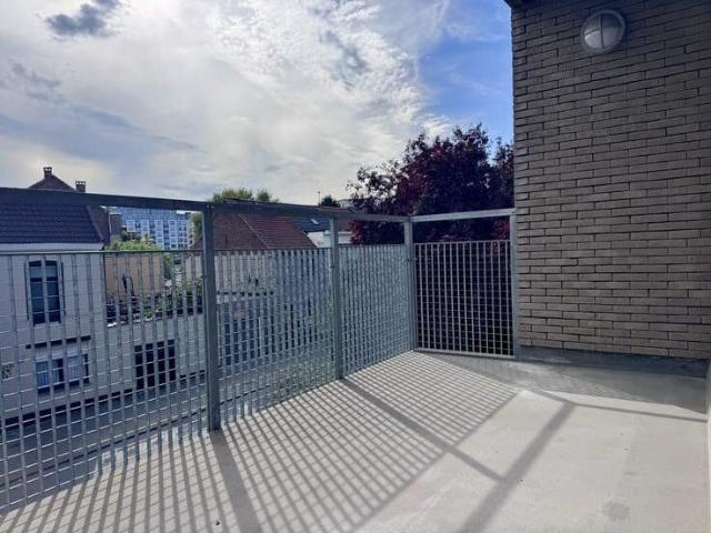 2 BEDROOM APTMENT WITH LARGE TERRACE