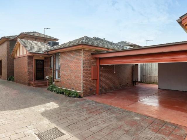 2 Bedroom Apartment Murrumbeena VIC 105825858