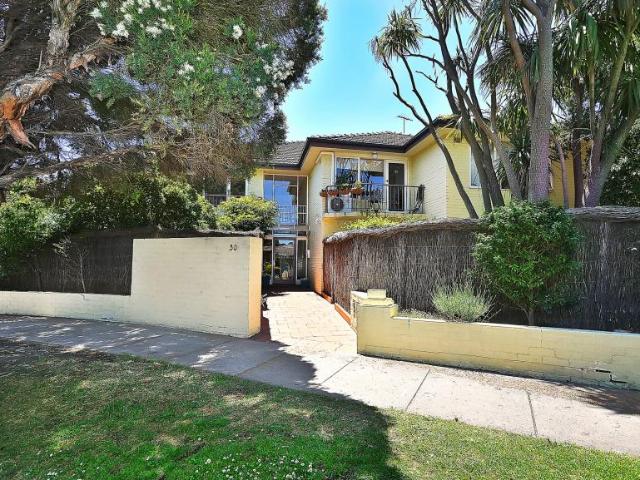 2 Bedroom Apartment Murrumbeena VIC 105881491