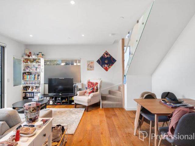 2 Bedroom Apartment Murrumbeena VIC 105972157