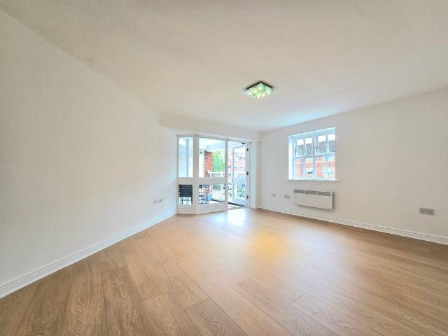 2 Bedroom Apartment, Macmillan Way, London