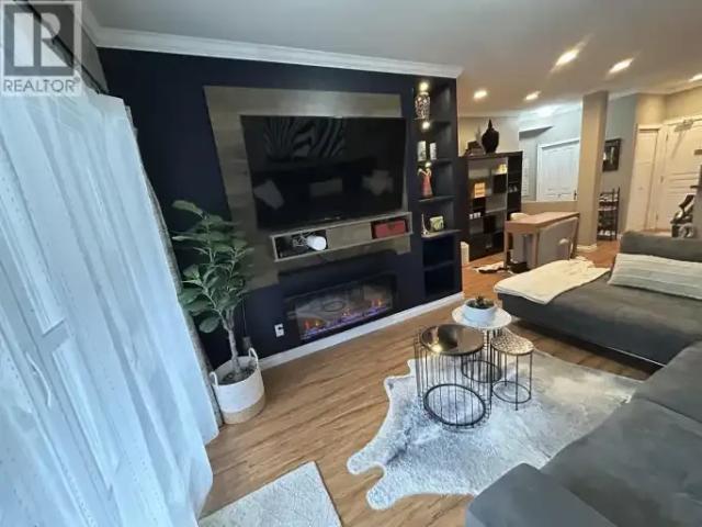 2 Bedroom Apartment Maple Ridge BC 105623873