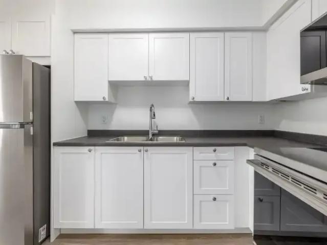 2 Bedroom Apartment Mississauga ON 105281427