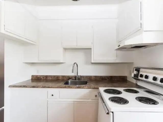 2 Bedroom Apartment Montreal QC 104434158