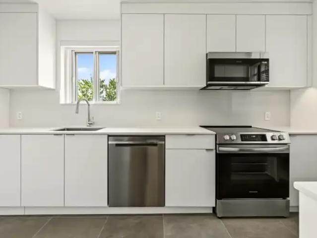 2 Bedroom Apartment Montreal QC 105022668
