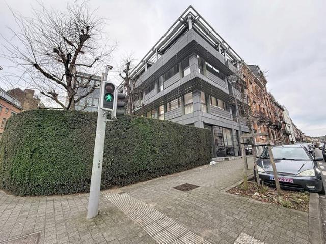 2 bedroom apartment near Simonis metro