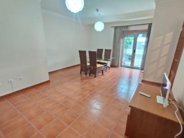 2 bedroom apartment next to C.C. Glicínias!