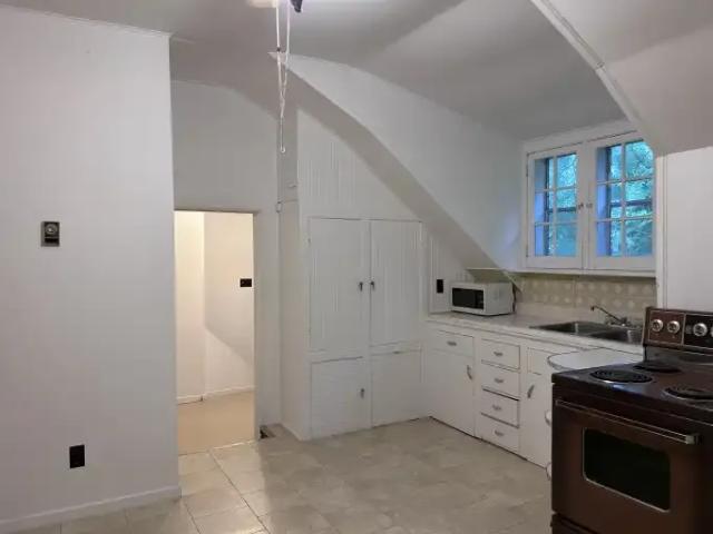 2 Bedroom Apartment North Dundas ON 104753741