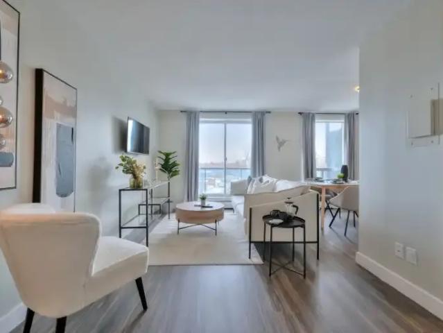2 Bedroom Apartment Ottawa ON 102847193