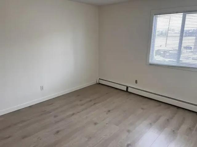 2 Bedroom Apartment Ottawa ON 102883150