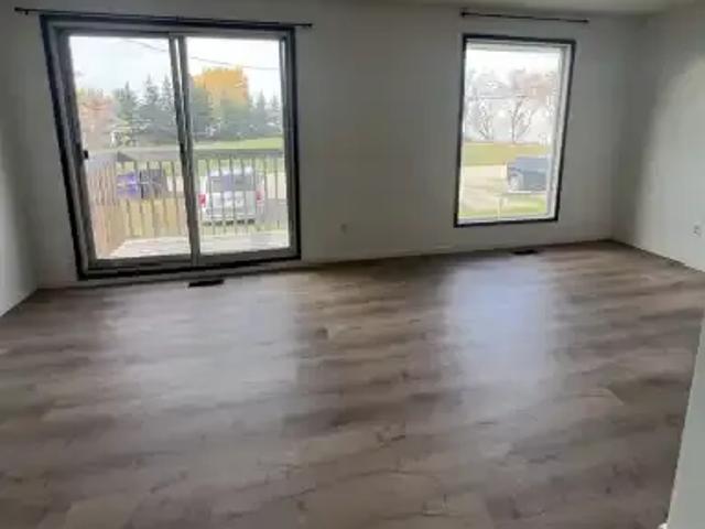 2 Bedroom Apartment Olds AB LS105821750