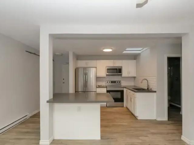 2 Bedroom Apartment Orillia ON 103770555