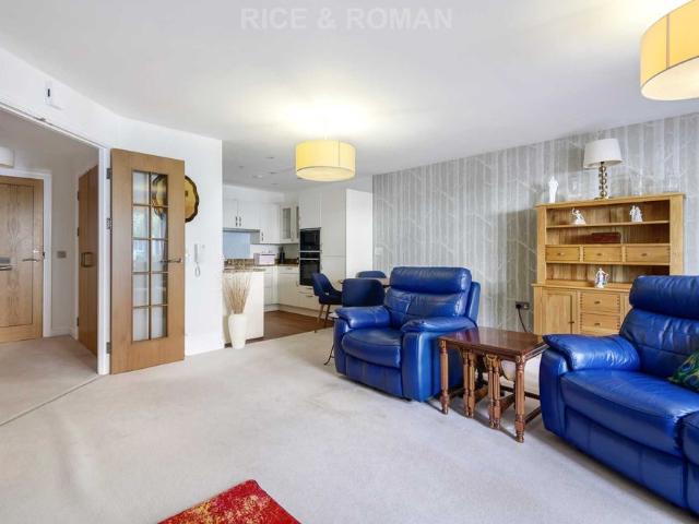 2 Bedroom Apartment, Austin Place – Weybridge