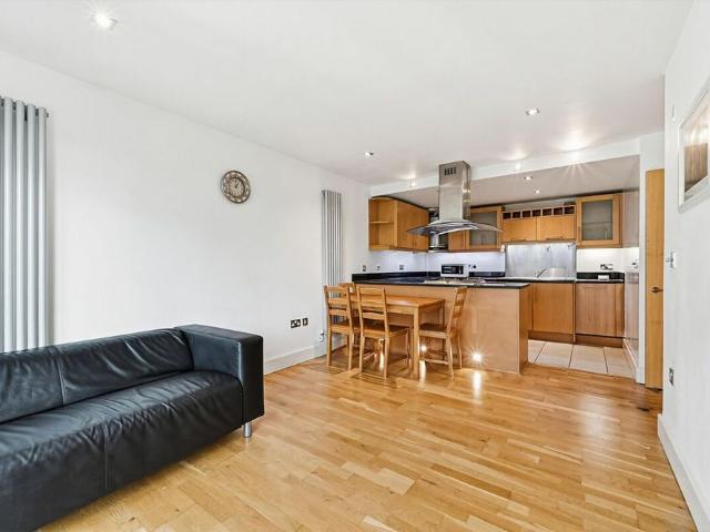 2 bedroom apartment available to rent in Millharbour, Canary Wharf E14