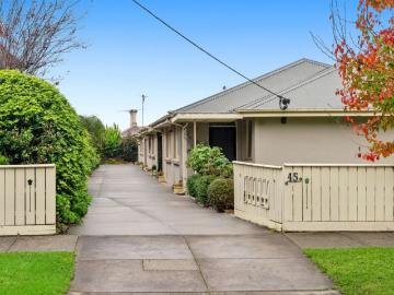 2 Bedroom Apartment Aberfeldie VIC LS102439534