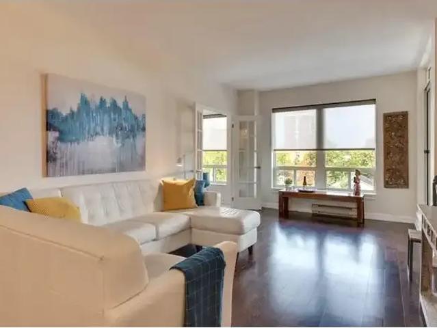 2 Bedroom Apartment Burlington ON 104888492