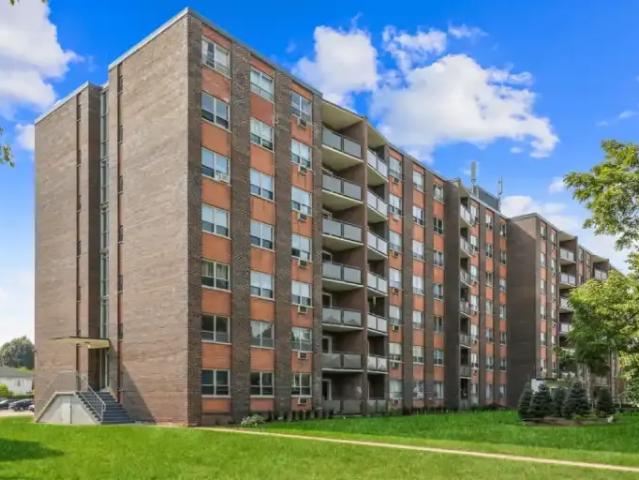 2 Bedroom Apartment Burlington ON 97702840