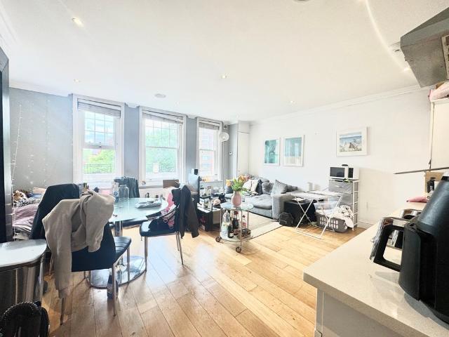 2 Bedroom Apartment, Balham High Road, London