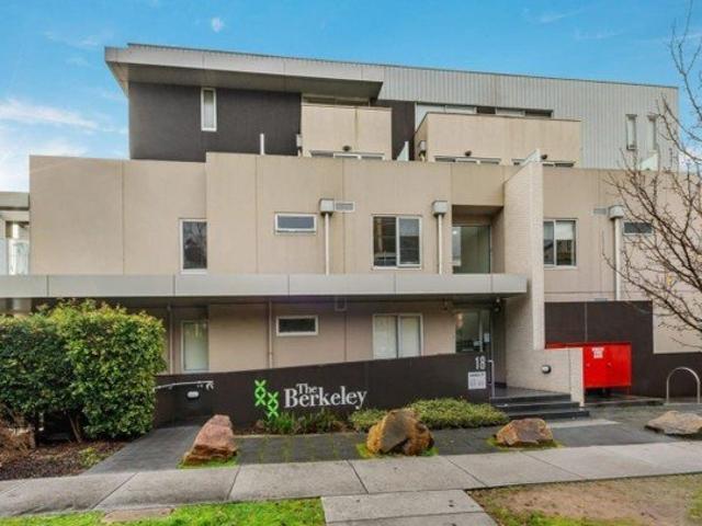 2 BEDROOM APARTMENT BEHIND WESTFIELD SHOPPING CENTRE