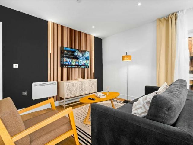 2 Bedroom Apartment Birmingham Birmingham 90758396