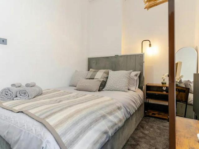 2 Bedroom Apartment Birmingham Birmingham 104889713