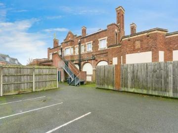 2 Bedroom Apartment Birmingham Birmingham LS101777743