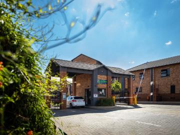 2 Bedroom Apartment Block To Let in Heuweloord
